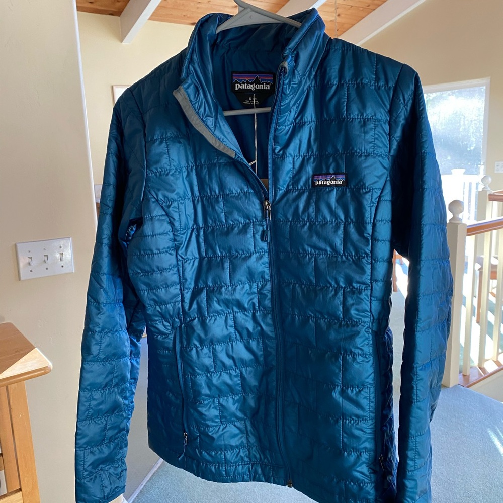 New with tags Patagonia Women’s Nano Puff Jacket Lagom Blue Size Small